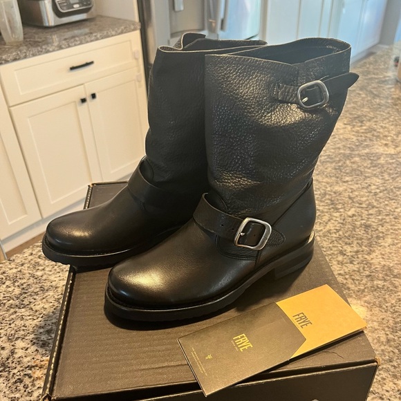 Brand New Frye Veronica Short Boots Size 6 - Picture 1 of 12